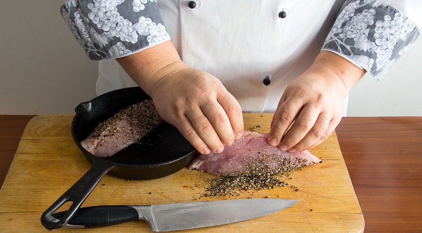 Пряный салат с булгуром, индейкой и курагой